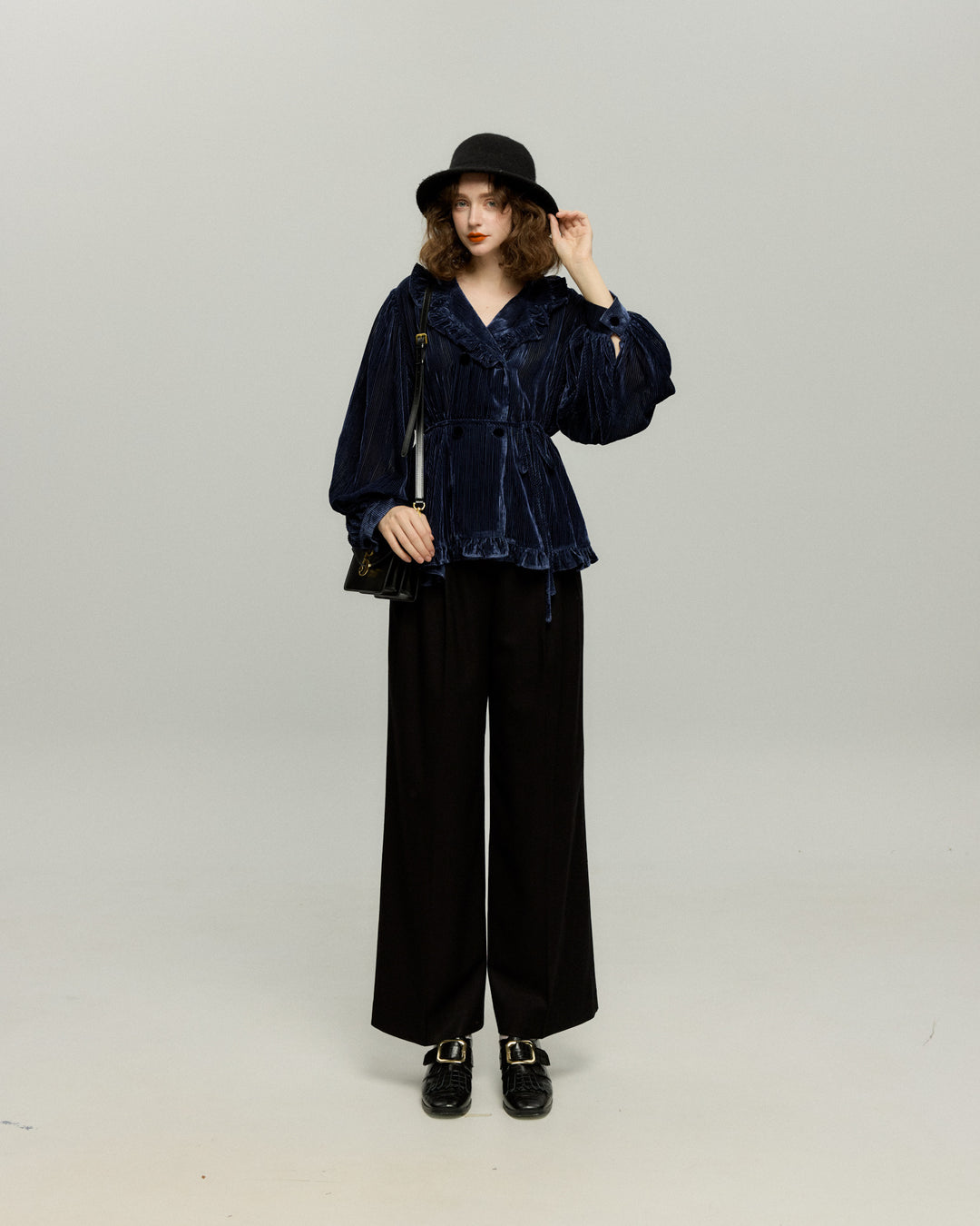 《お城を奪い返しちゃおう》フリルデザインベルベットトップス-Navy