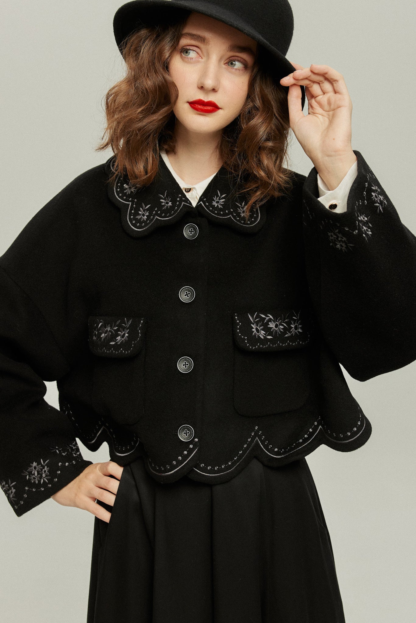 《蝶々になってしまった》スカラップデザインコート-Black