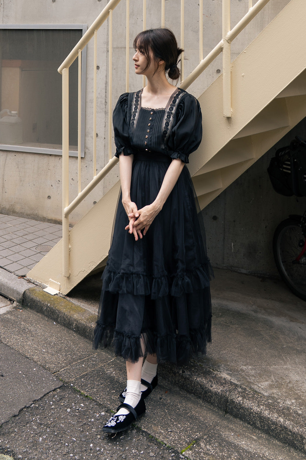 かかしになりきって》スクエアネックレーストップス-White – Tnewties