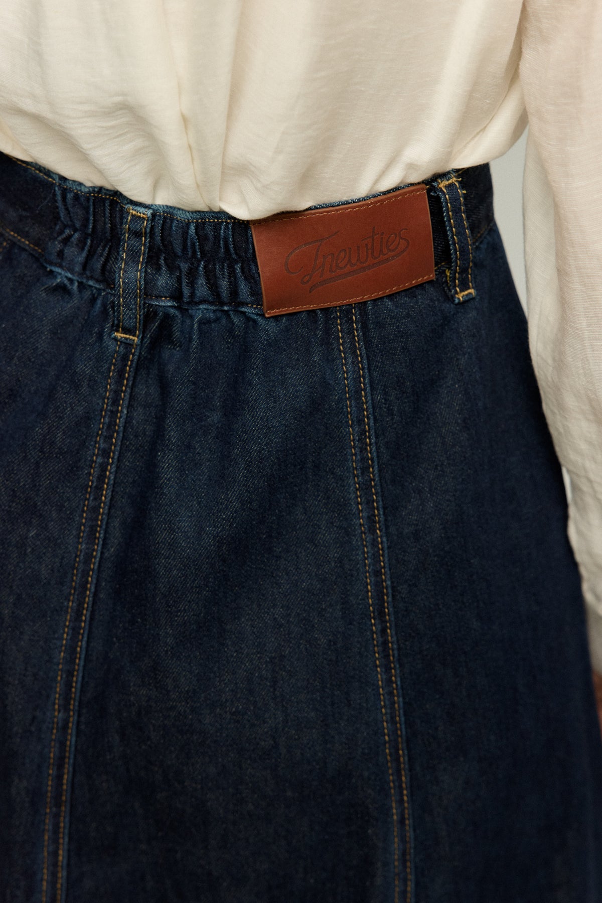 《Maybe It’s a Spaceship》Double-Button High-Waisted Denim Skirt – Navy