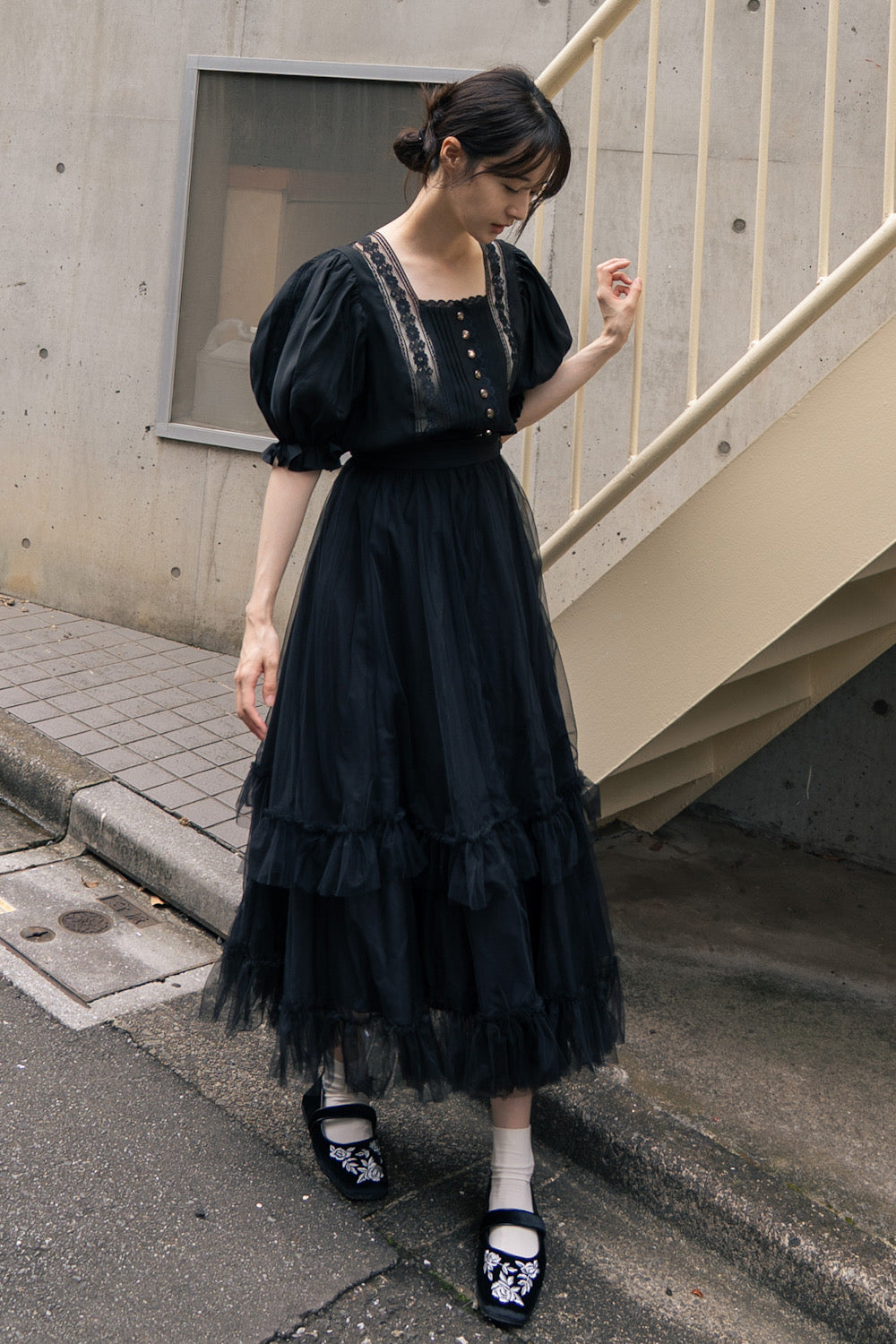 《かかしになりきって》スクエアネックレーストップス-White