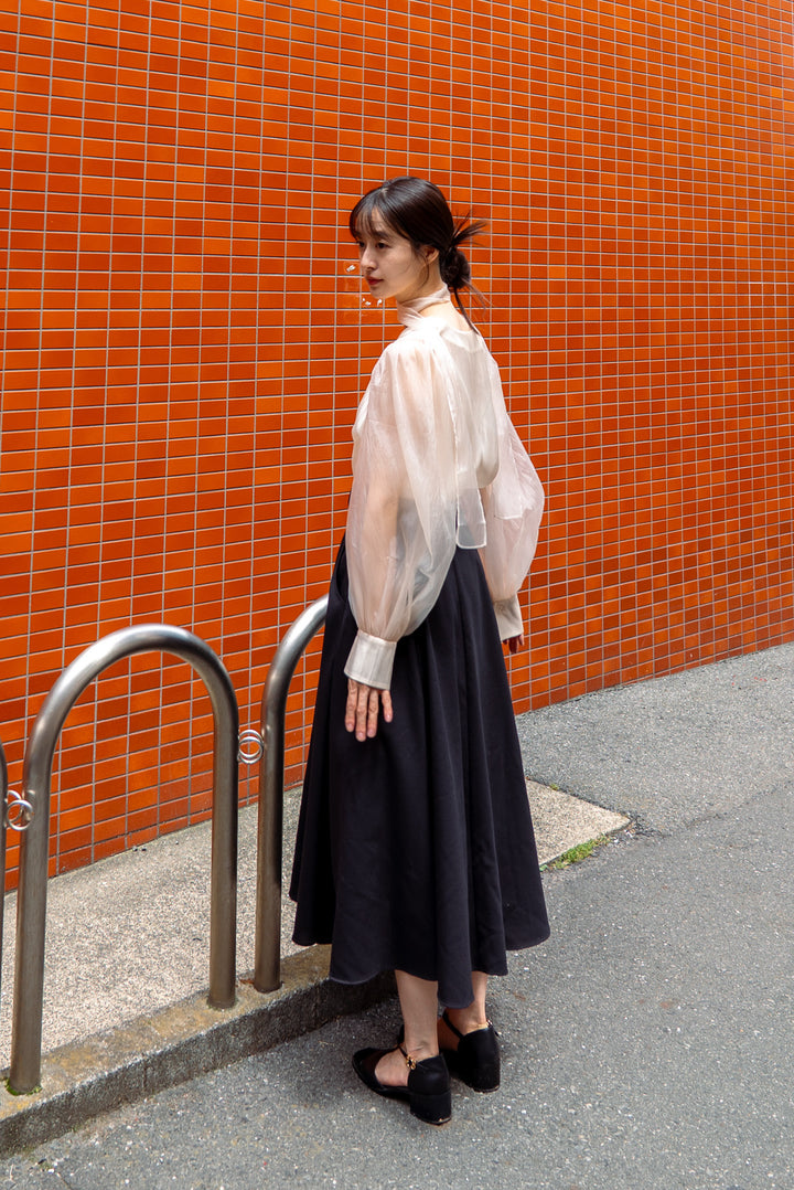 《そろそろ目開けてもいい？》シースルースカーフ付きトップス-Ivory