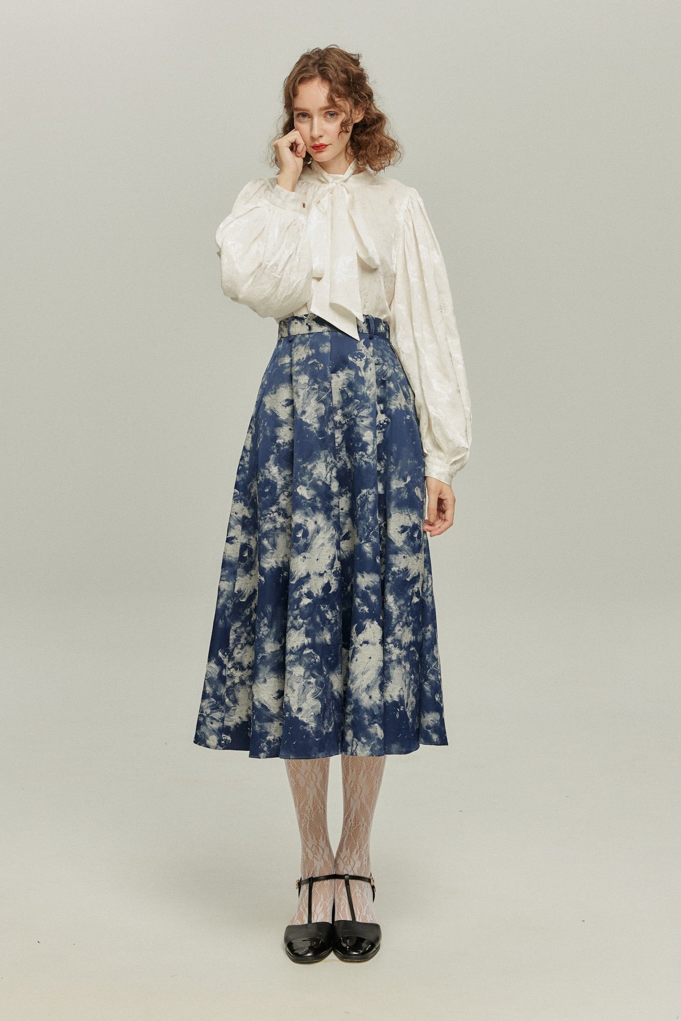 《ソファーにワックスする日》バルーンスリーブリボンタイトップス-White