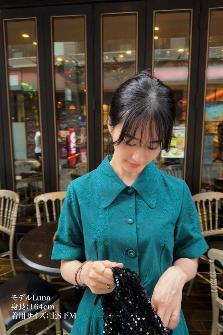 《キリンにパンを食べさせて》クラシカルパターンブラウス-Green