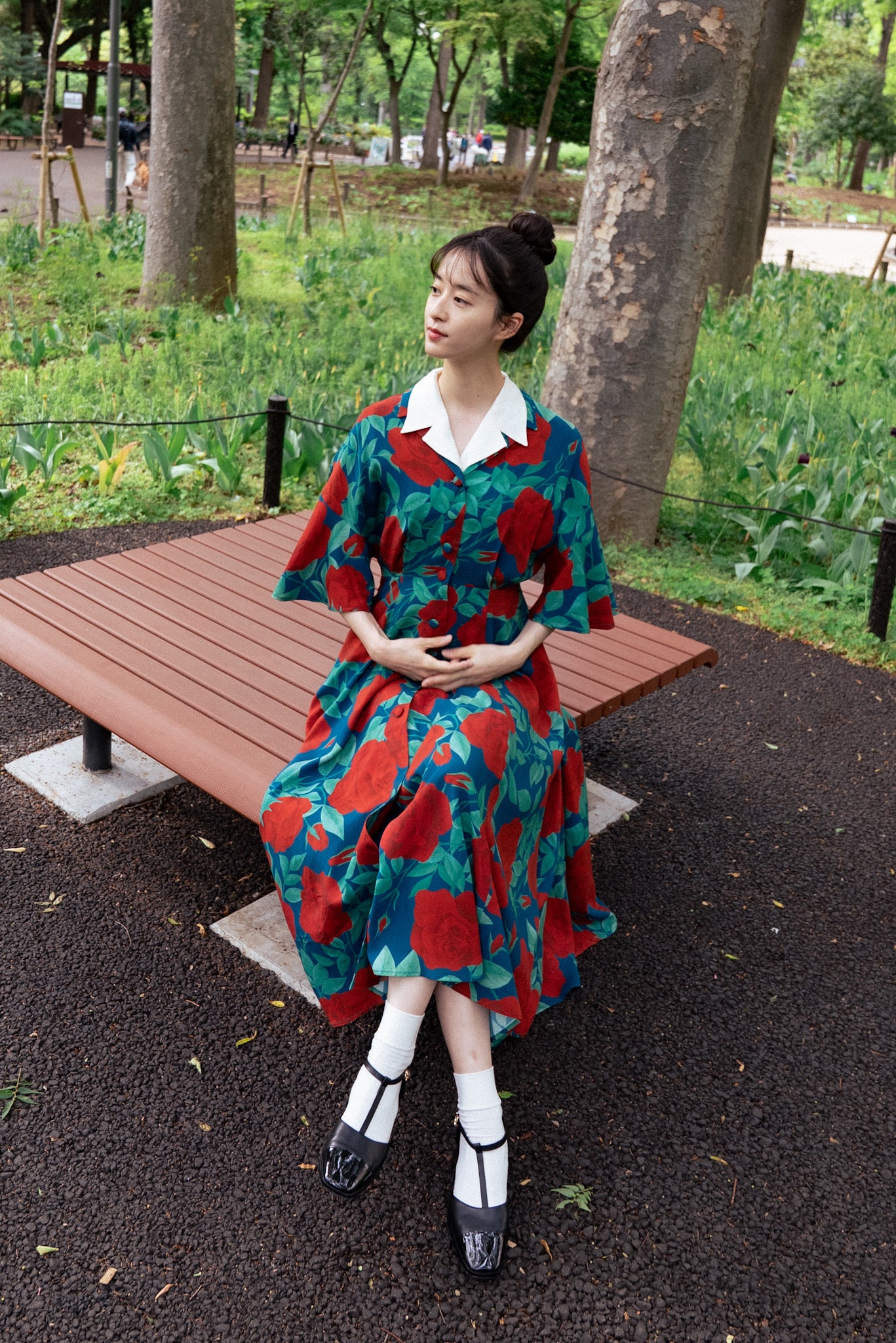 お花畑でお昼寝》フラワーパターンドレス-Navy – Tnewties