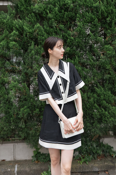 《窓のサイズを測ってみて》ビッグカラーシンメトリーステッチトップス-Black
