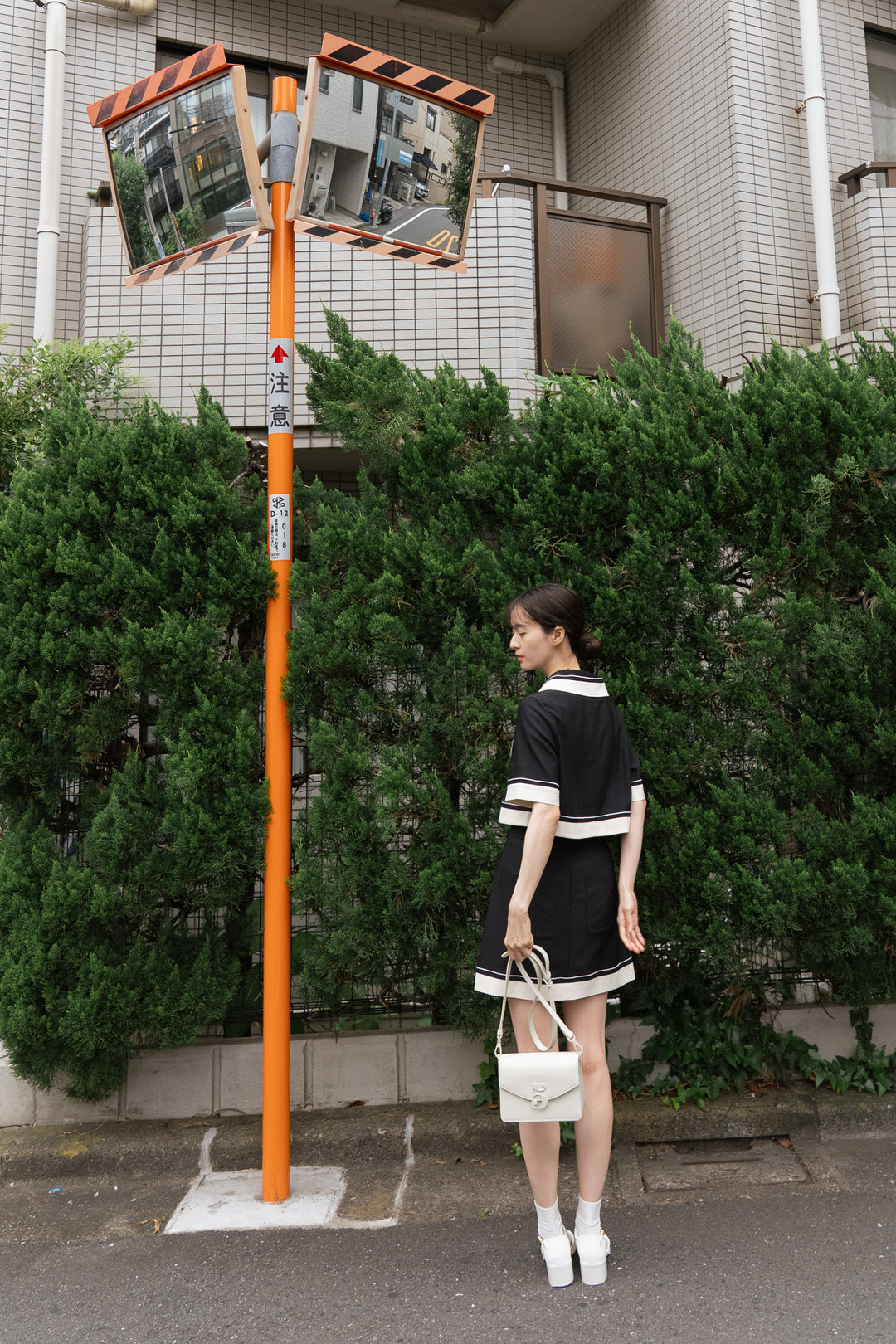 《窓のサイズを測ってみて》ラインステッチハイウエススカート-Black