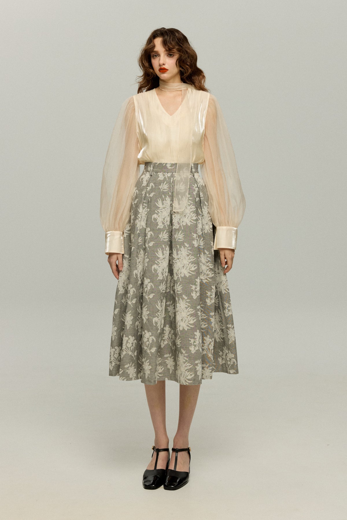 《Can you open your eyes now?》Top with see-through scarf-Ivory