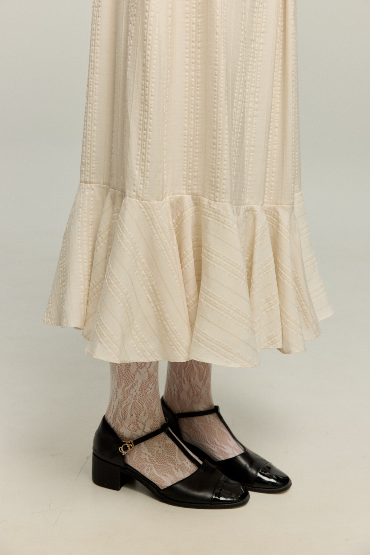 《Nurturing Beauty from Within》High-Waisted Mermaid Skirt – Ivory