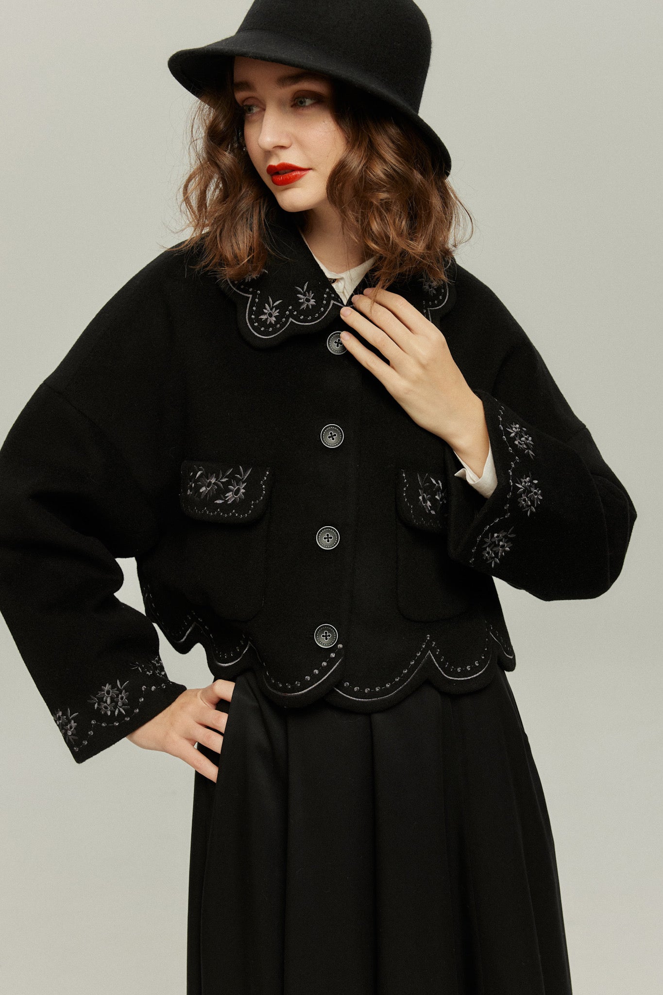 《蝶々になってしまった》スカラップデザインコート-Black