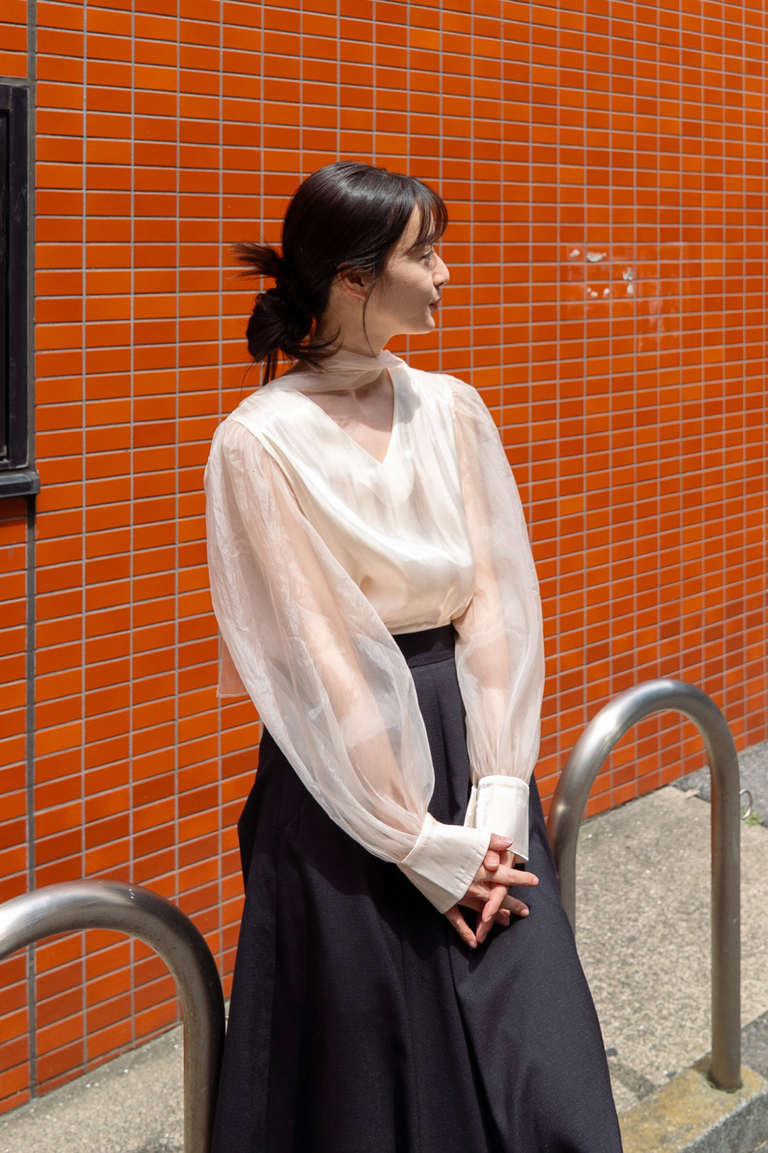 《そろそろ目開けてもいい？》シースルースカーフ付きトップス-Ivory