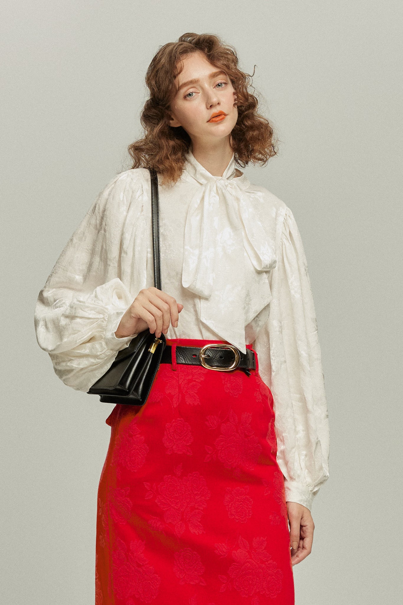 《ソファーにワックスする日》バルーンスリーブリボンタイトップス-White