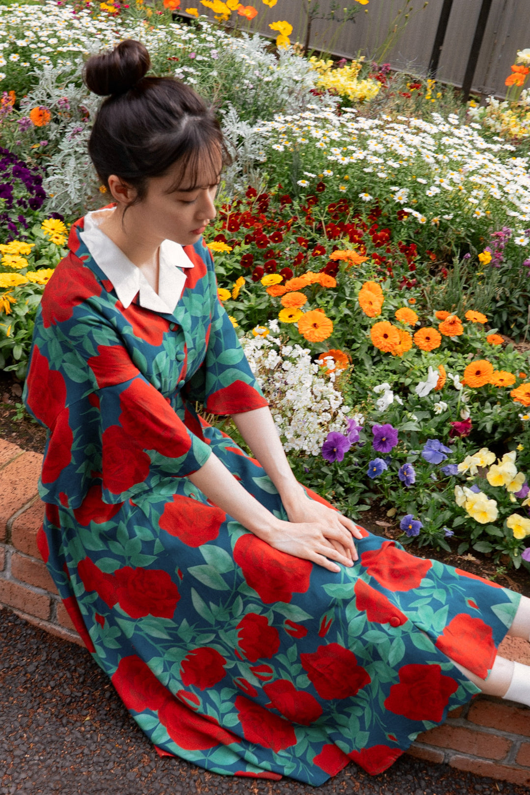 お花畑でお昼寝》フラワーパターンドレス-Navy – Tnewties