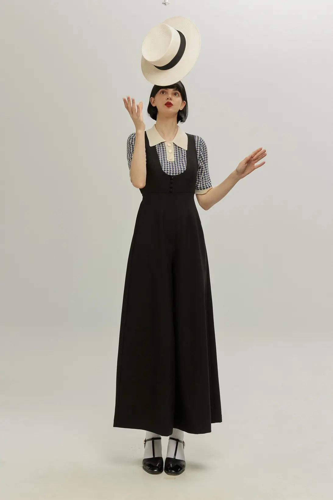《枕の下に隠したラッキーチャーム》ハイウエストデザインバッククロスサロペット-Black