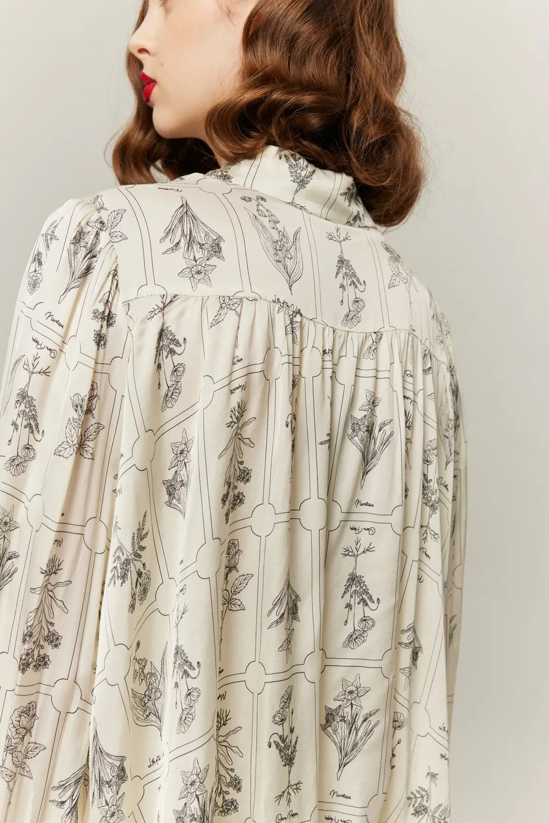 いい香りがする包装紙》レーヨンブラウス-White – Tnewties