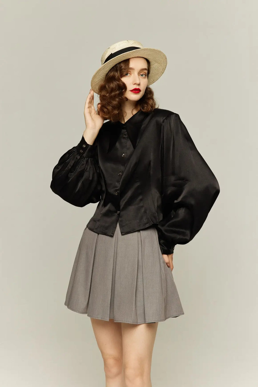 TNEWTIES 〈ドアノブに付いた指紋〉 ドアノブに付いた指紋》ウエストマークレーヨンブラウス-Black – Tnewties