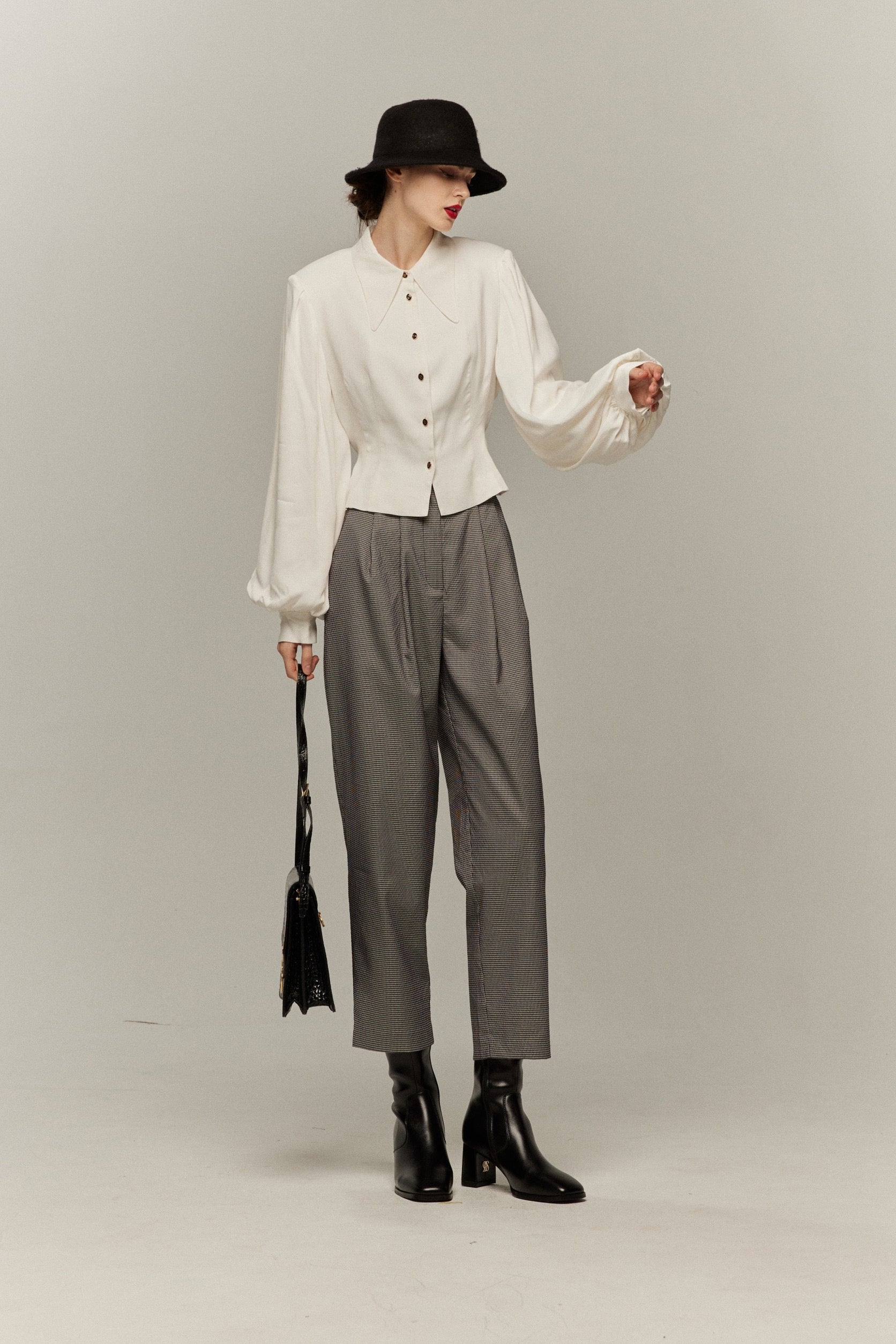 ドアノブに付いた指紋》ウエストマークレーヨンブラウス-White – Tnewties