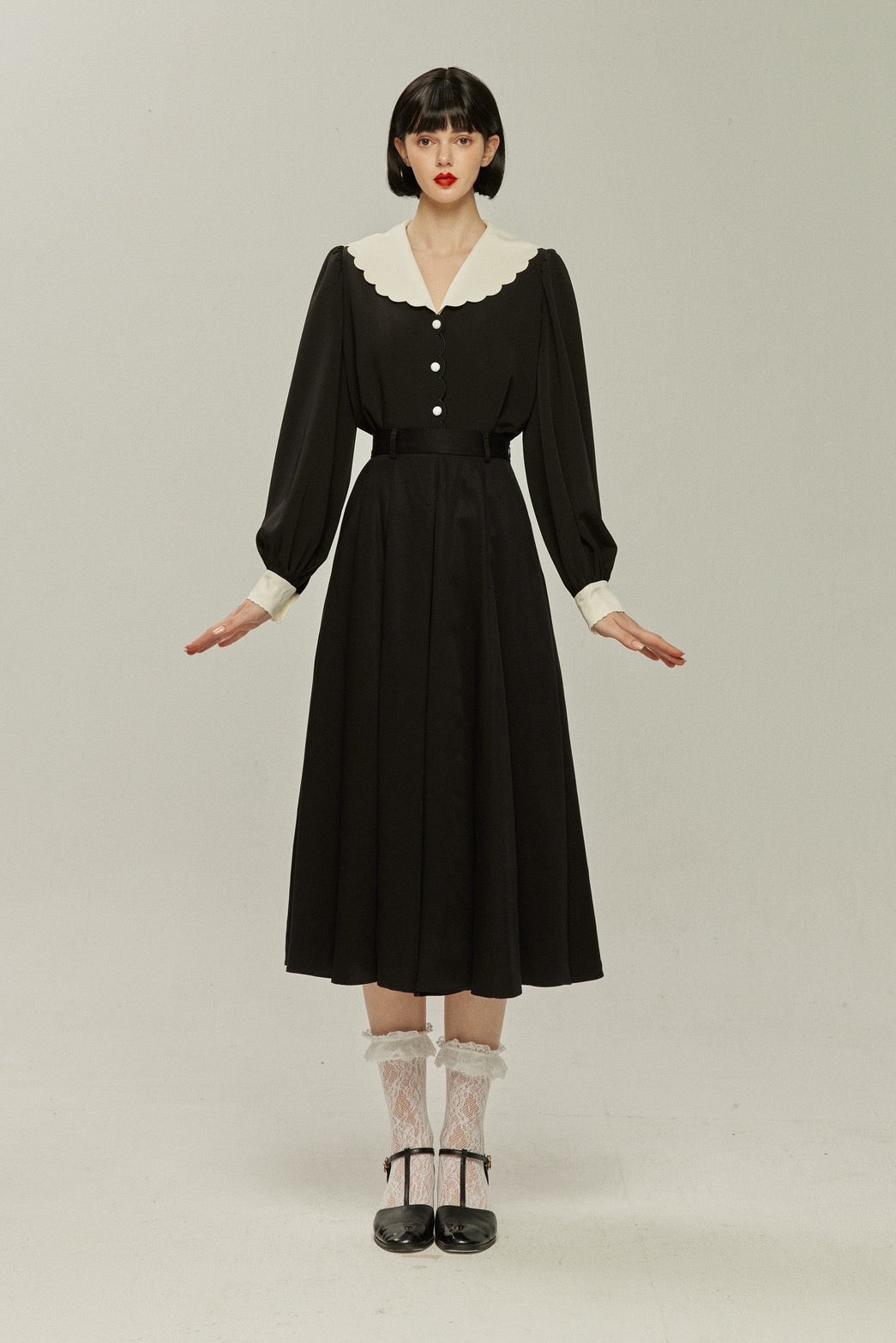《おまけ付きのシリアル》スカラップデザインビッグカラーブラウス-Black