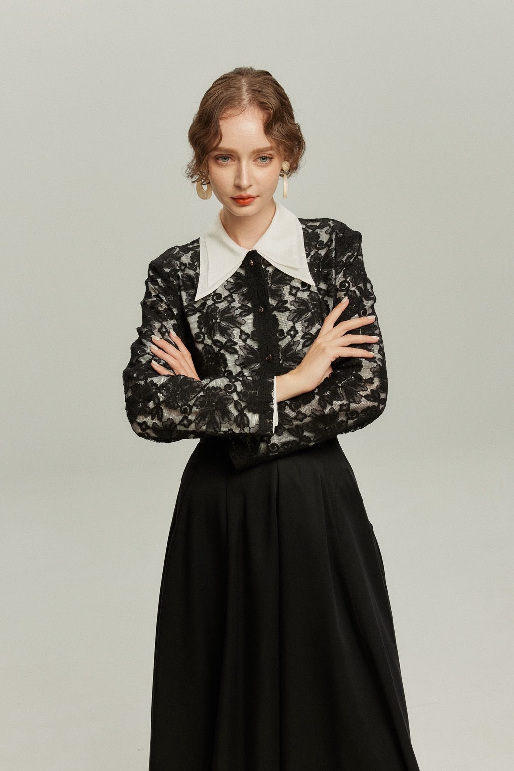 《午後には陶芸教室がある》フラワーレースシースルートップス-Black