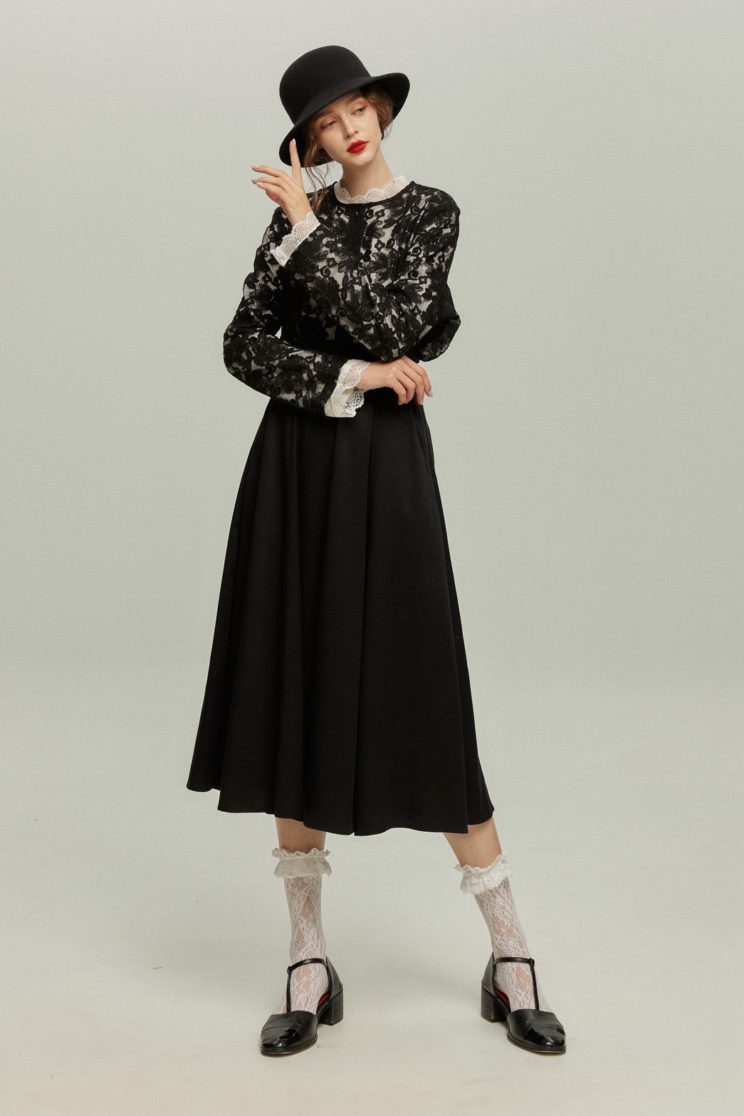 《午後には陶芸教室がある》フラワーレースシースルートップス-Black
