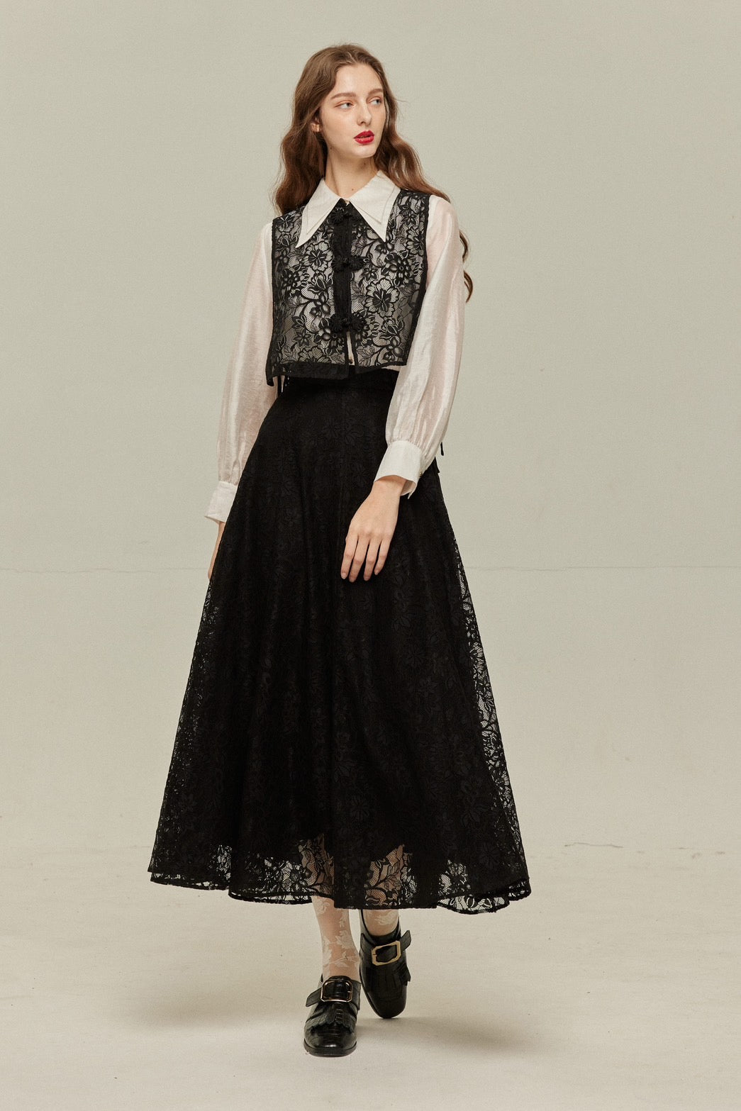 <tc>《100년 전부터 존재해온》차이나 버클 슬리브리스 탑-Black</tc>