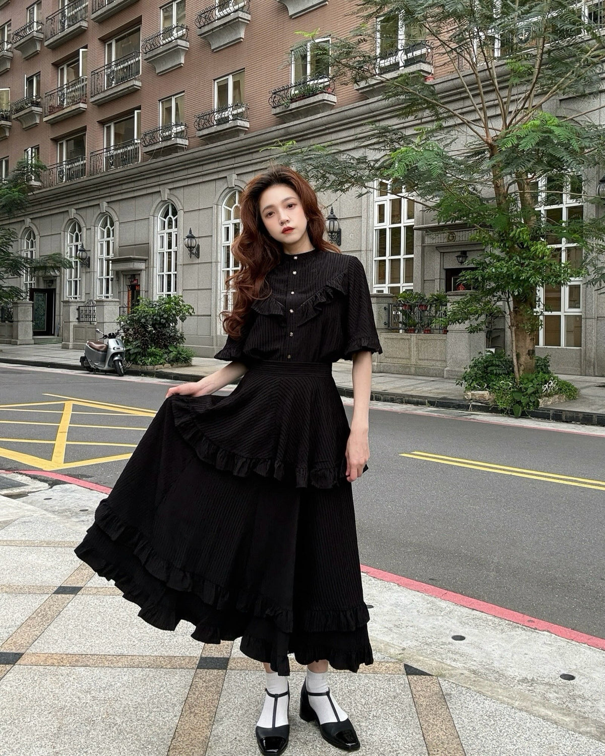 《月の呪文を唱えて》レイヤードフリルスカート-Black 着用例 159cm
      トップスS、ボトムスS着用