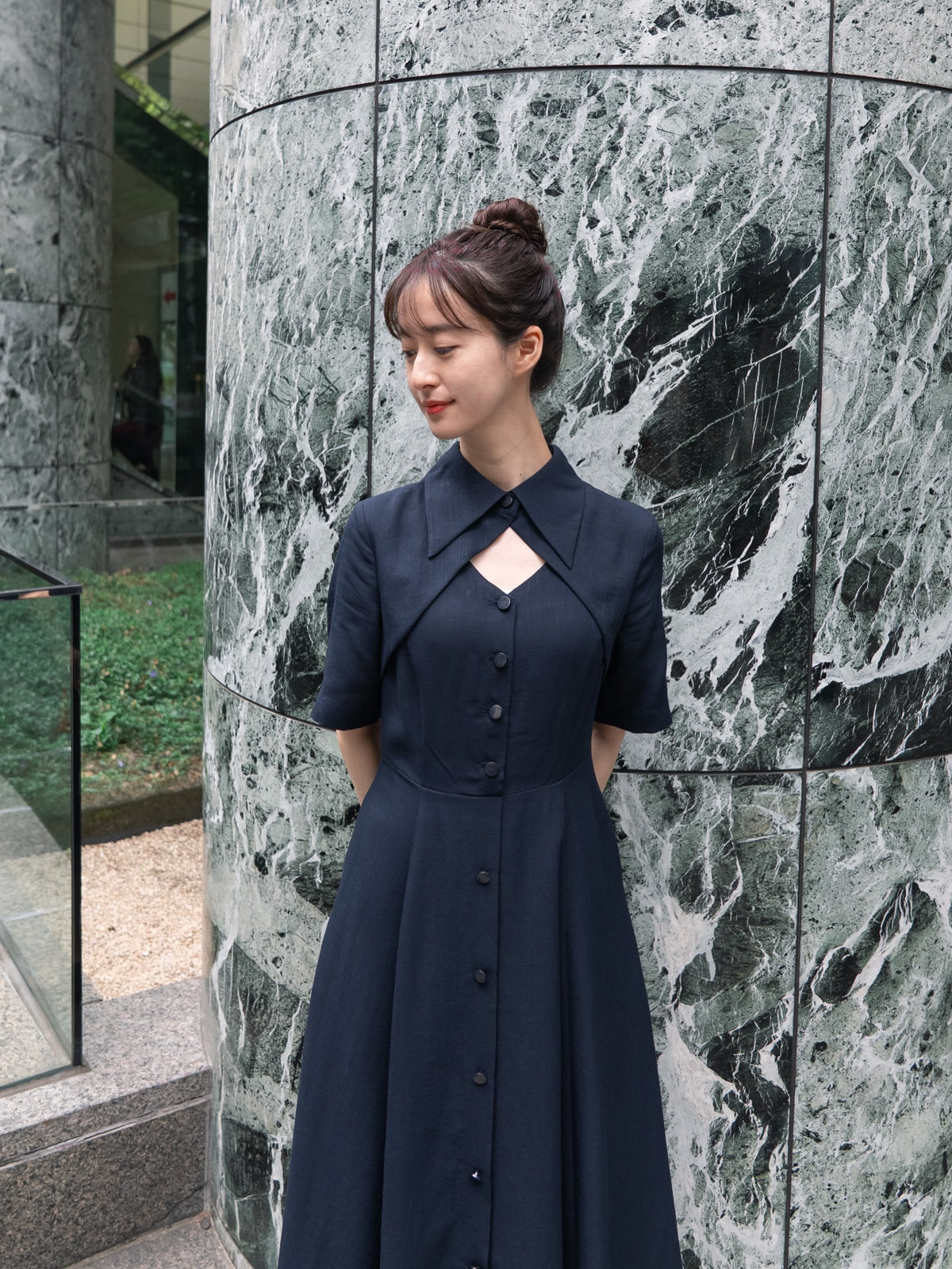 《魔法を一振りして》クラシカルシャツドレス-Navy 着用例 164cm
      ドレスS着用