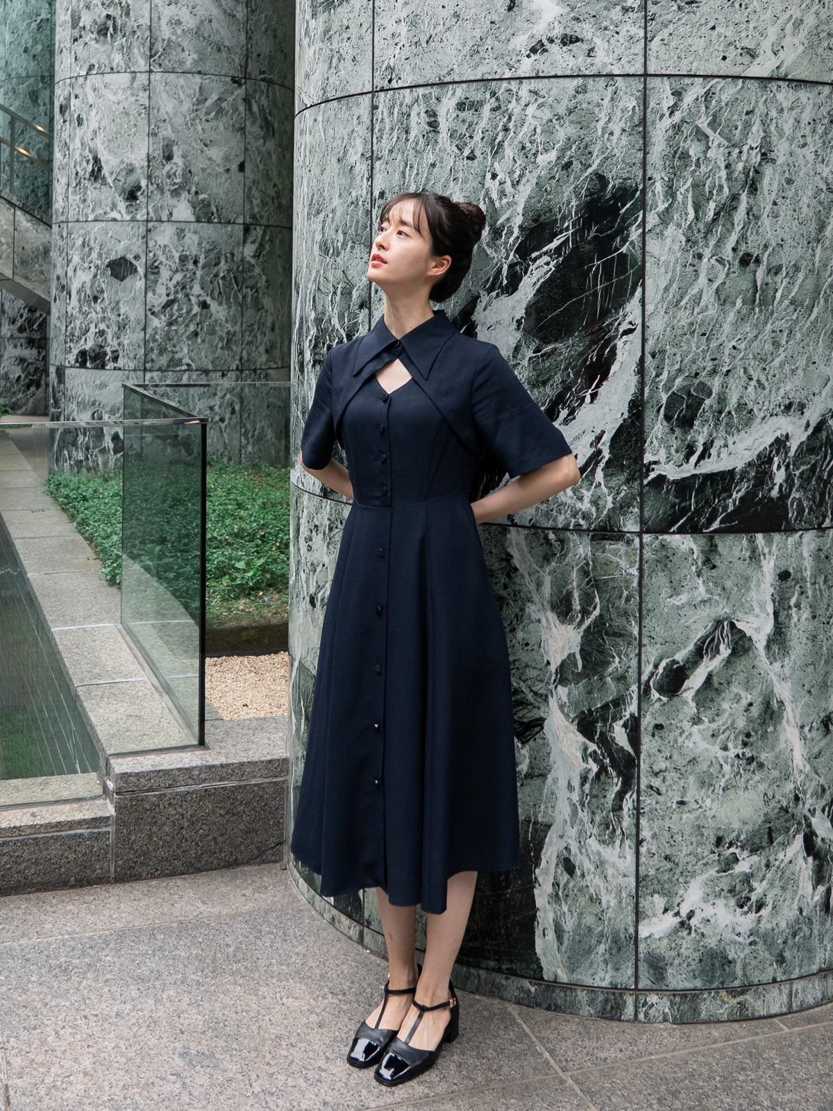 《魔法を一振りして》クラシカルシャツドレス-Navy 着用例 164cm
      ドレスS着用
