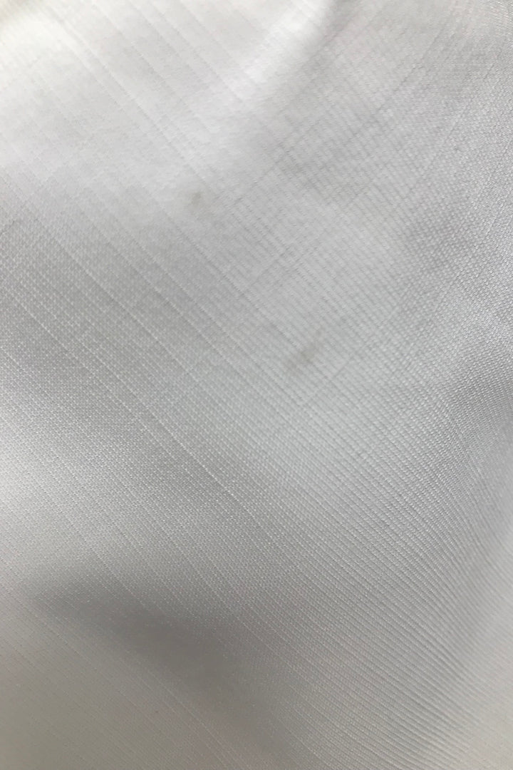《この料理にはにんじんが入ってる》Tnewtiesエンブロイダリーブラウス-White