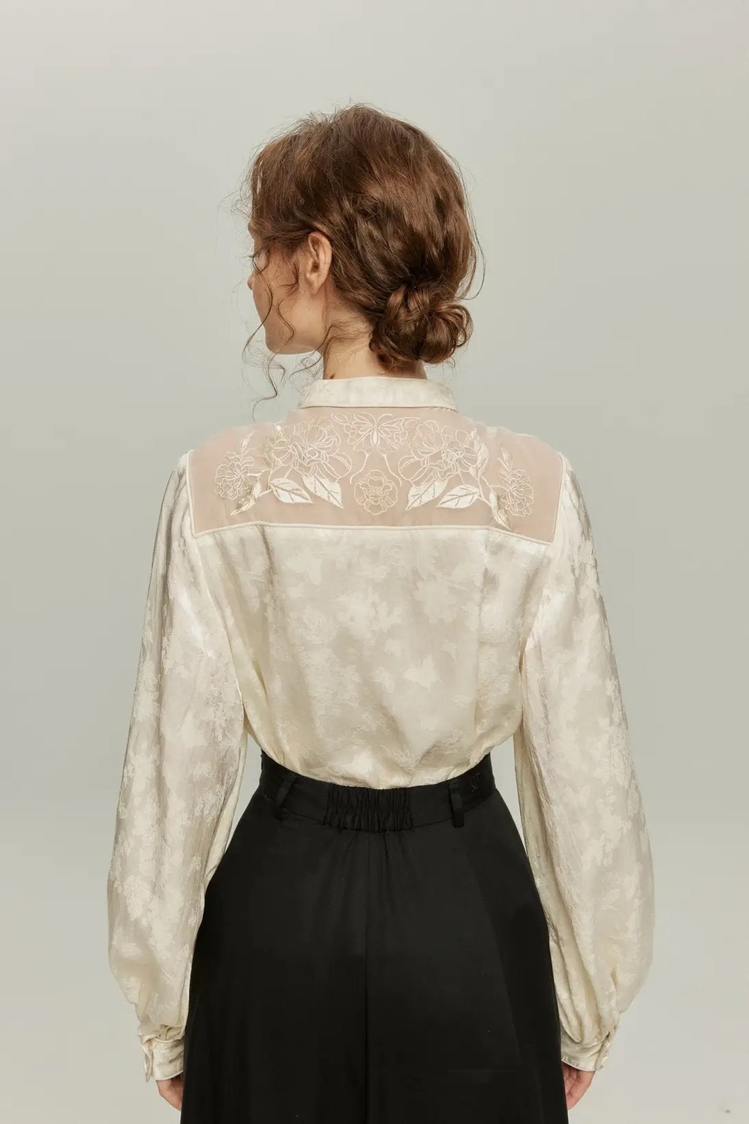 [Show me your palm] Original embroidery chinoiserie blouse-White