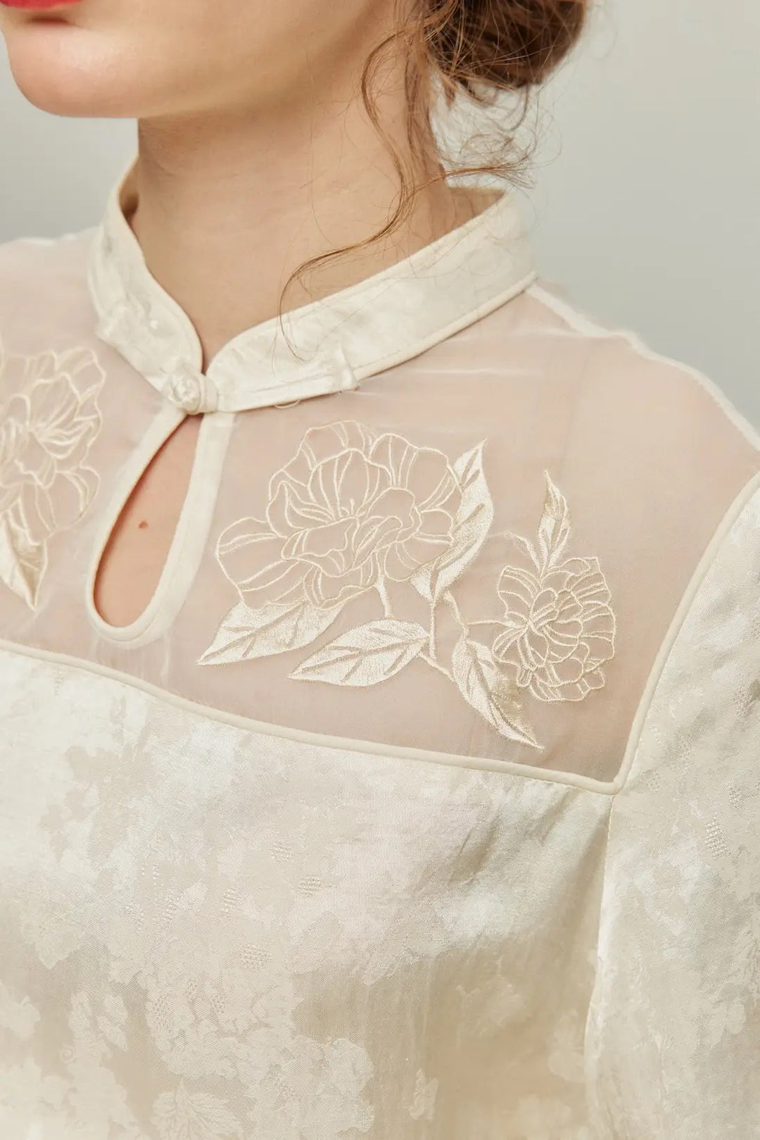 [Show me your palm] Original embroidery chinoiserie blouse-White