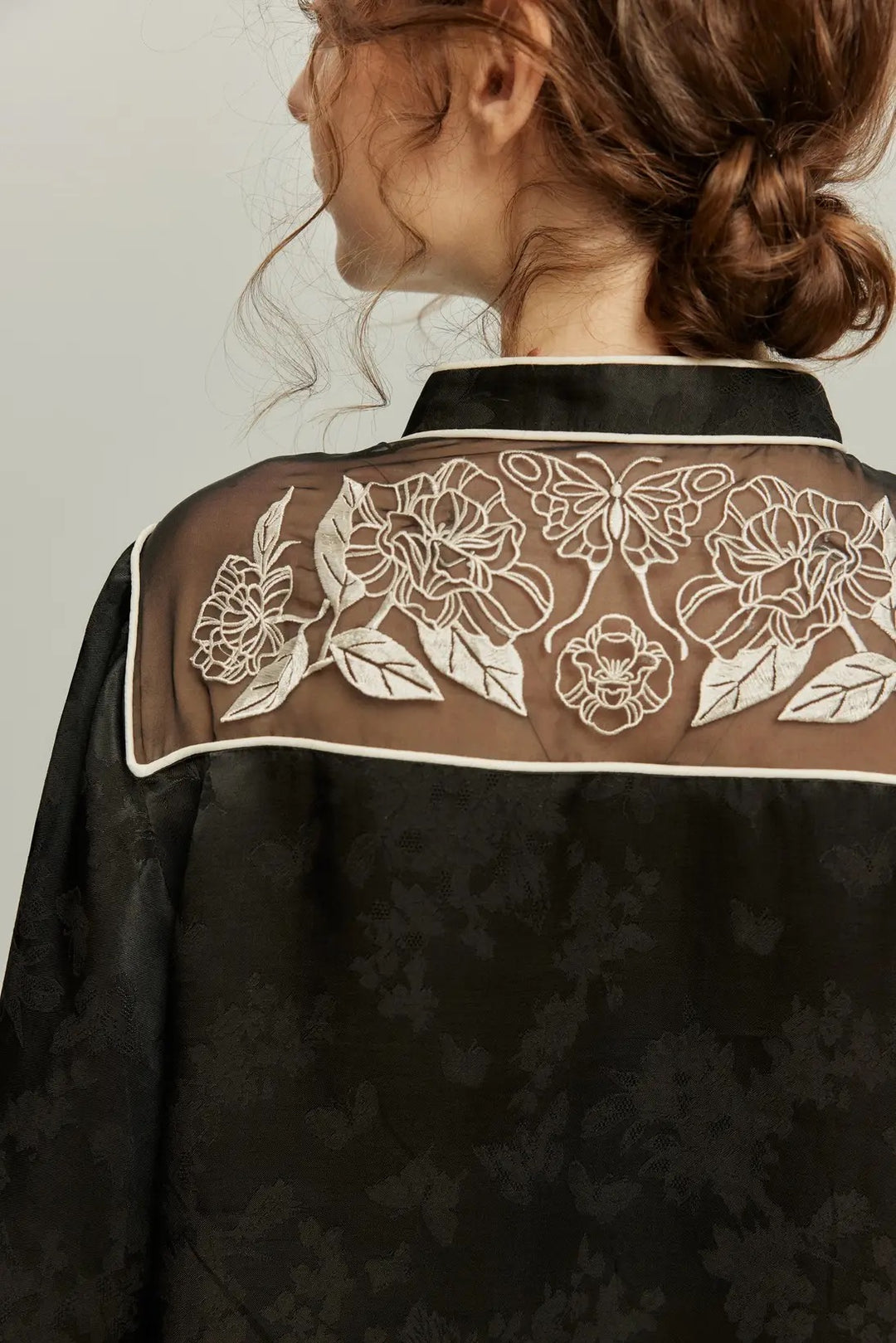 手相を見せてみて》オリジナル刺繍シノワズリブラウス-Black – Tnewties