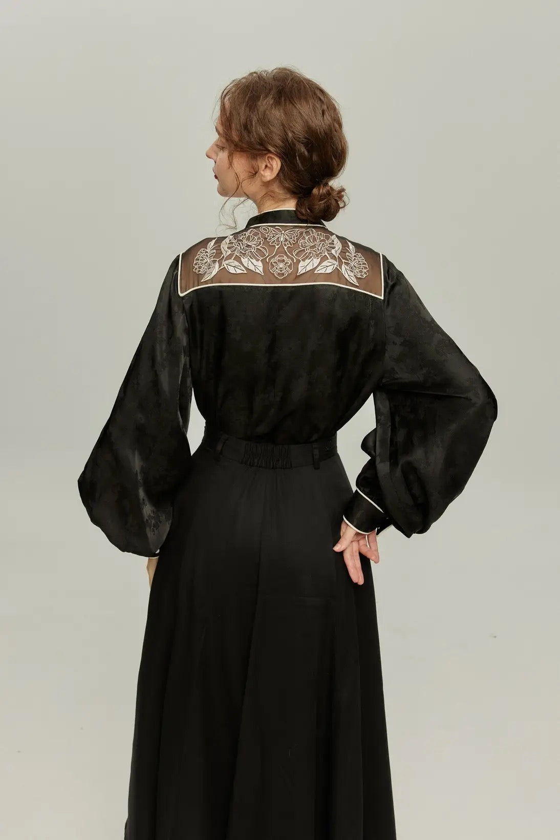 《手相を見せてみて》オリジナル刺繍シノワズリブラウス-Black