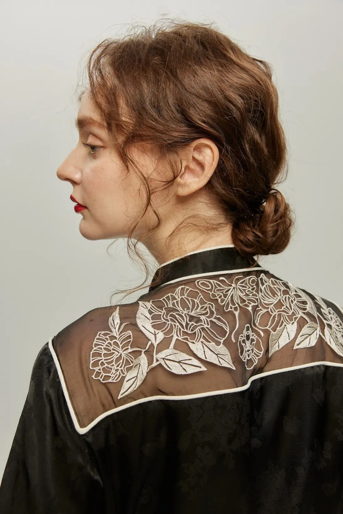 《手相を見せてみて》オリジナル刺繍シノワズリブラウス-Black