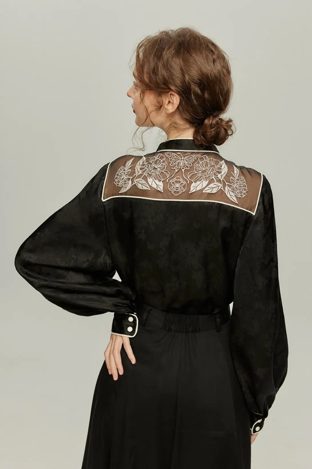 《手相を見せてみて》オリジナル刺繍シノワズリブラウス-Black