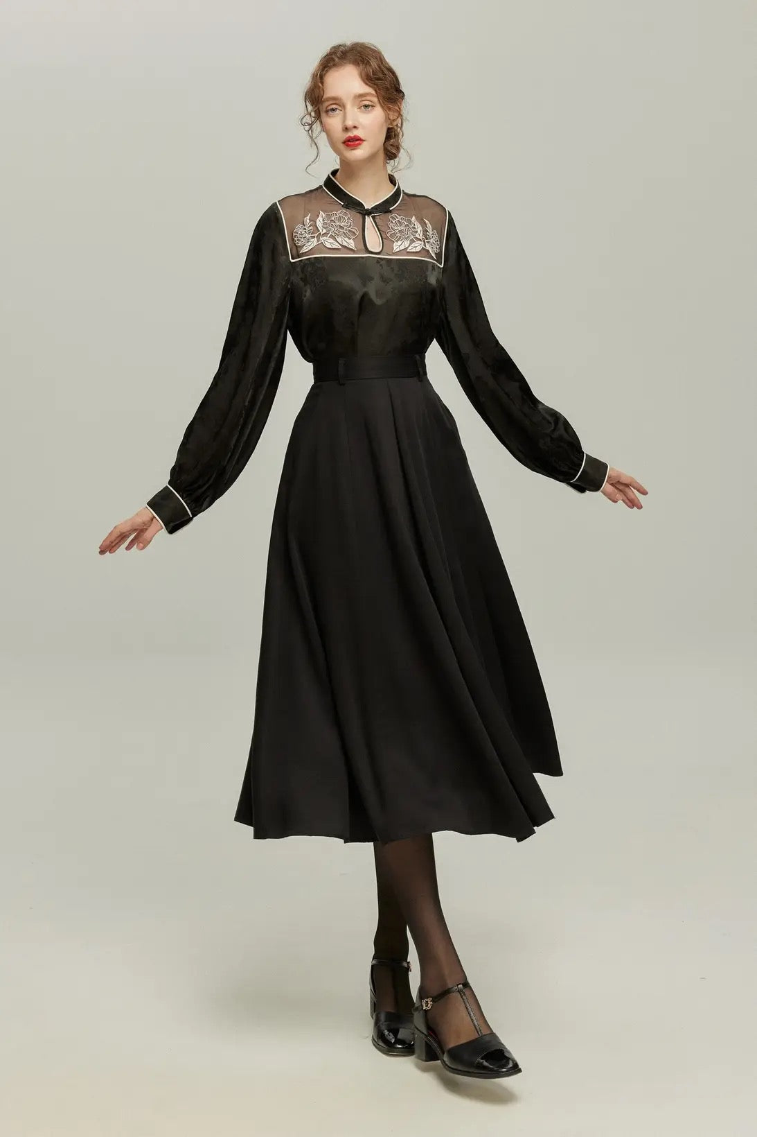 《手相を見せてみて》オリジナル刺繍シノワズリブラウス-Black