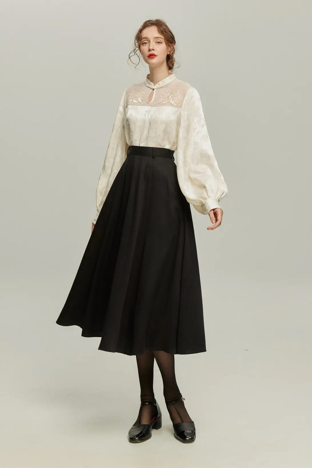 [Show me your palm] Original embroidery chinoiserie blouse-White