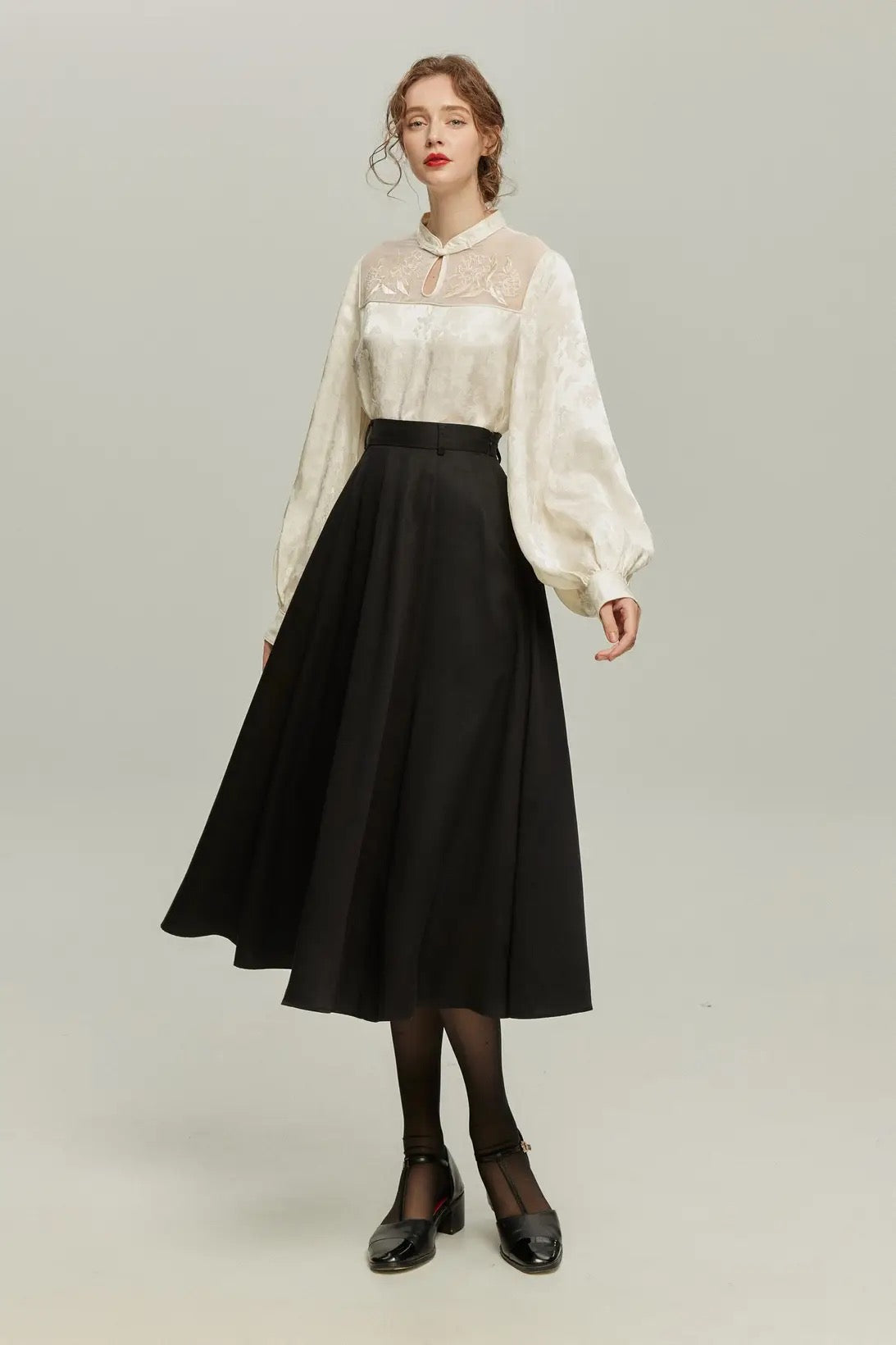 《手相を見せてみて》オリジナル刺繍シノワズリブラウス-White