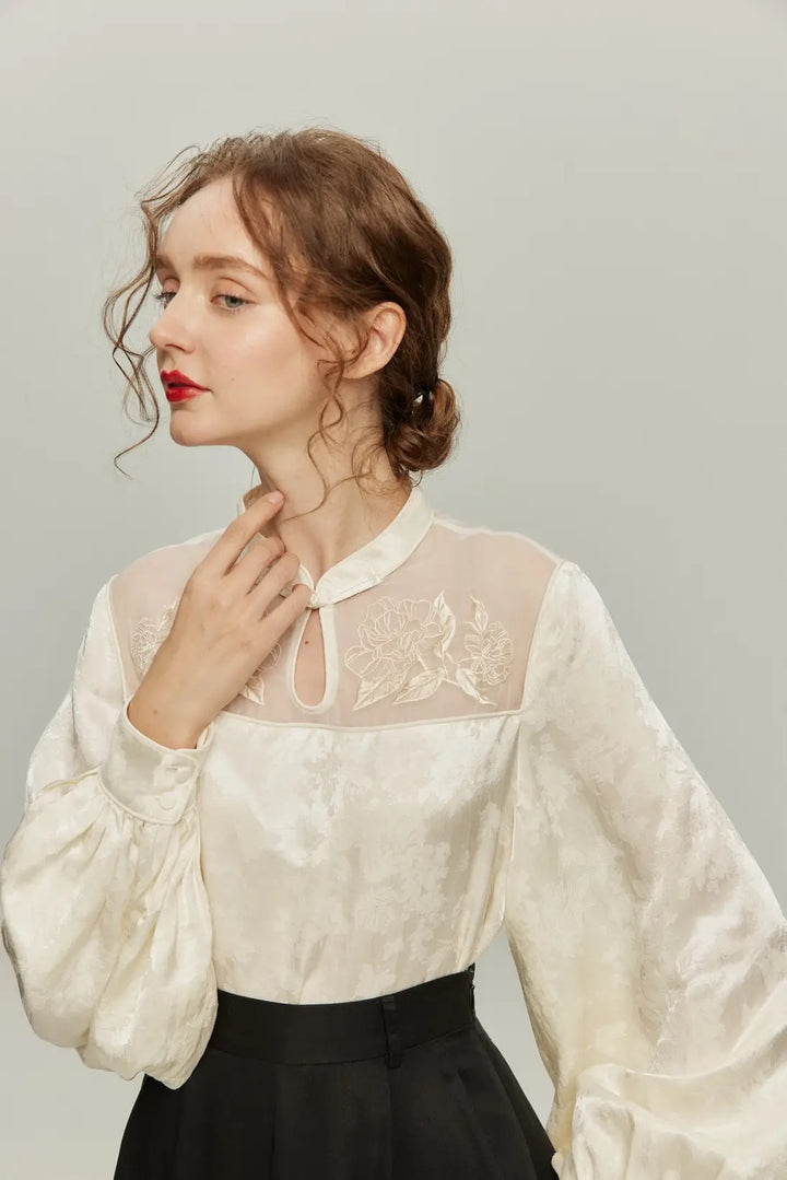 [Show me your palm] Original embroidery chinoiserie blouse-White