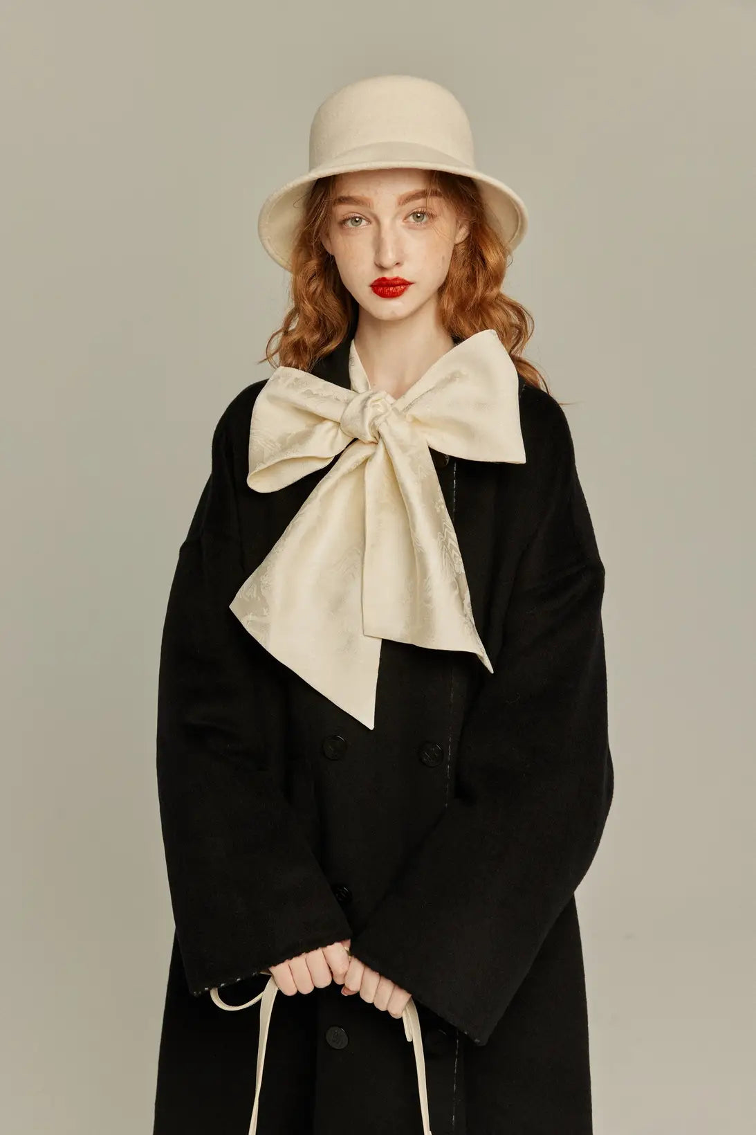 スーベニアショップに寄ろう》バルーンスリーブリボントップス-Ivory スーベニアショップに寄ろう》バルーンスリーブリボントップス-Ivory