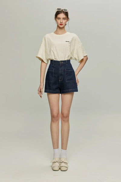 《ステラの話し方を真似している》シノワズリデザインTnewtiesロゴトップス-Ivory