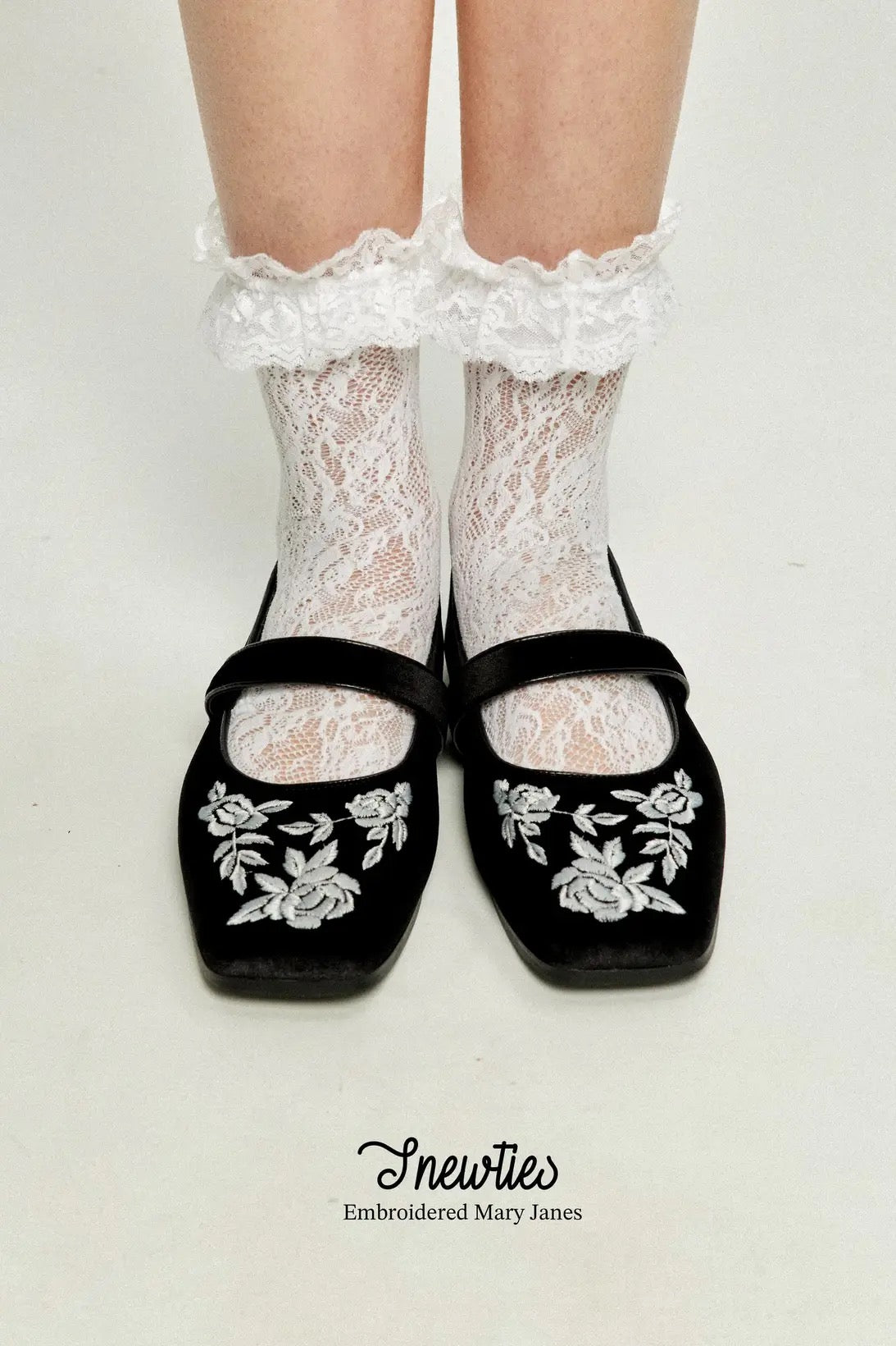 TNEWTIESオリジナル刺繍パンプス-Black