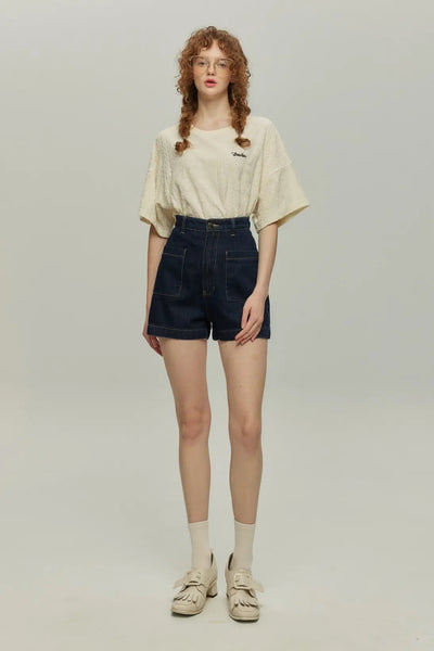 《ステラの話し方を真似している》シノワズリデザインTnewtiesロゴトップス-Ivory