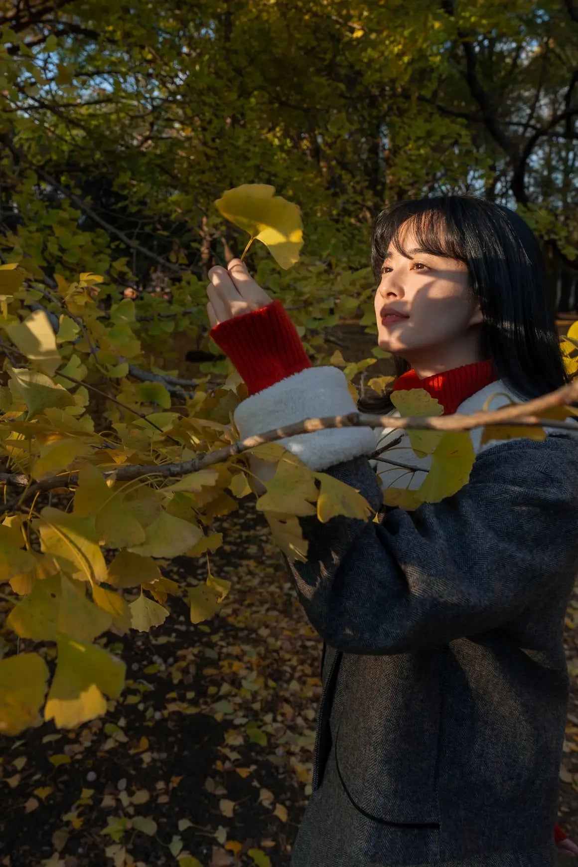 <tc>《주머니 가득 솔방울을 주웠다》 프론트 플리츠 하이 웨스트 스커트-그레이</tc>