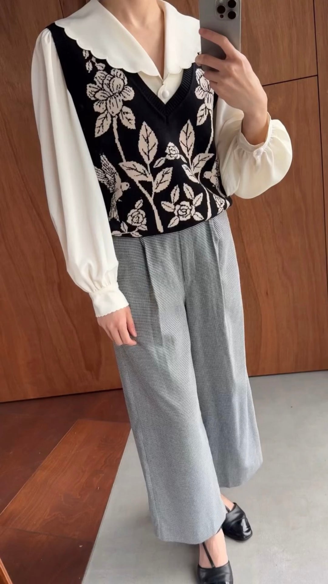 《おまけ付きのシリアル》スカラップデザインビッグカラーブラウス-Black