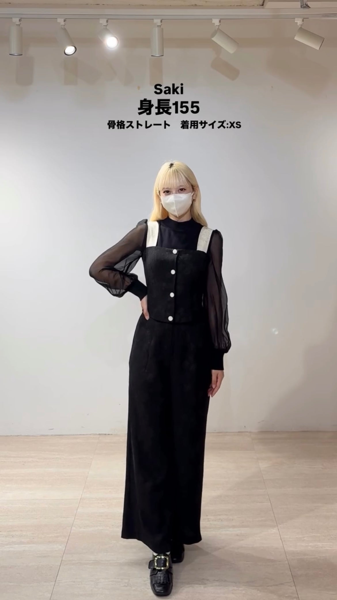 《ショーウィンドウの中の靴を見つめて》バイカラーストレップベスト-Black