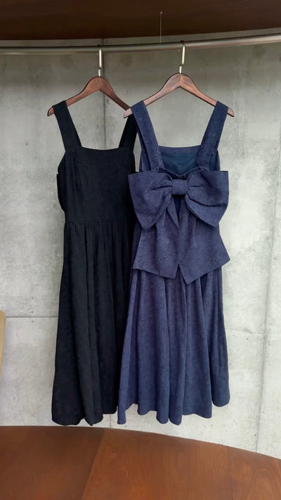 <tc>《바닷가에 오두막을 빌리자》백 리본 시노와즈리 패턴 원피스-Navy</tc>