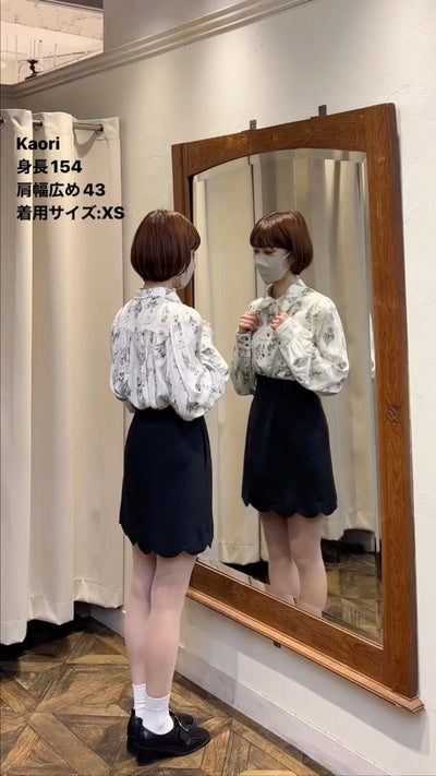 《そばかすができた》スカラップデザインショートスカート-Black