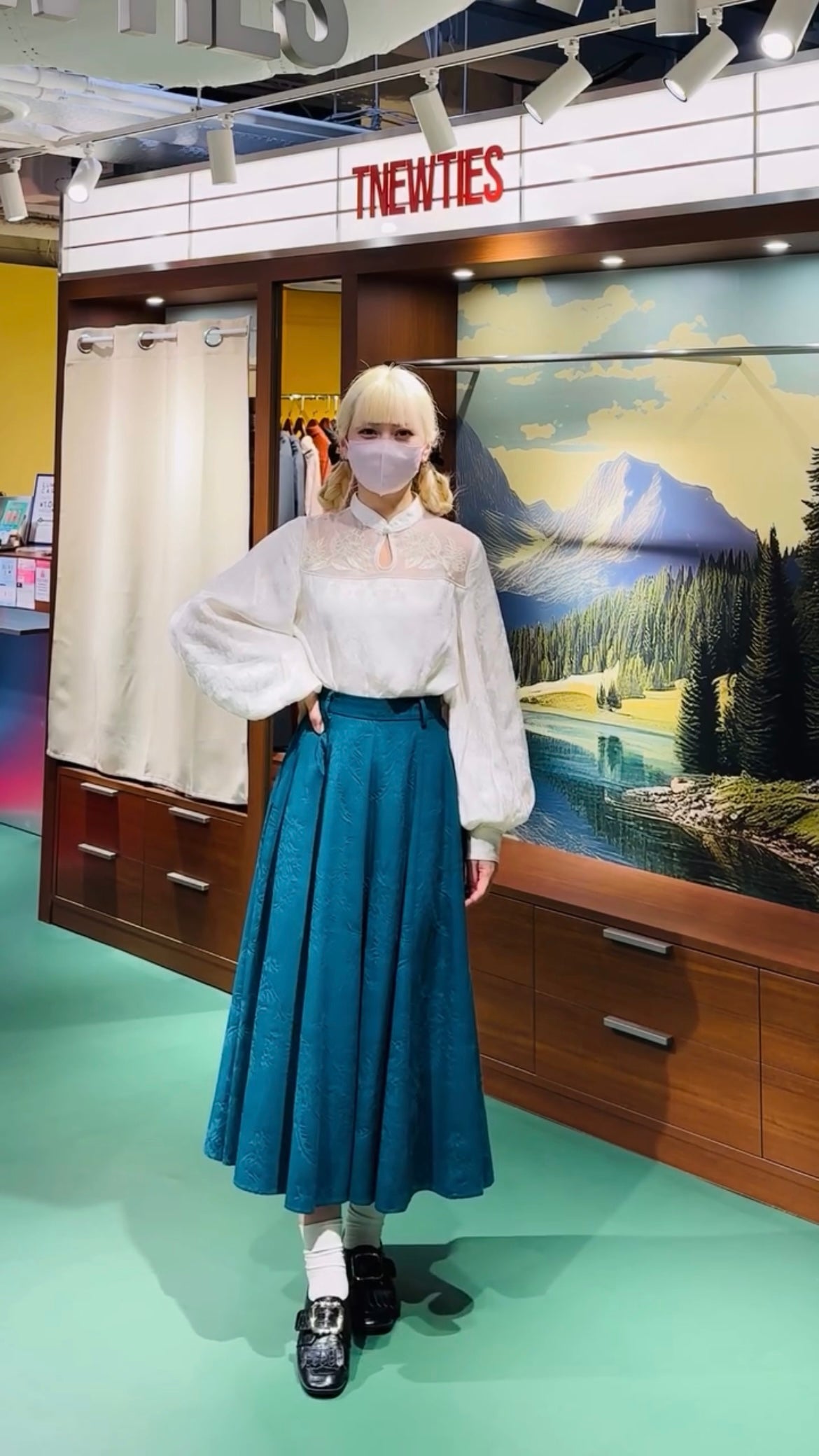 《手相を見せてみて》オリジナル刺繍シノワズリブラウス-White