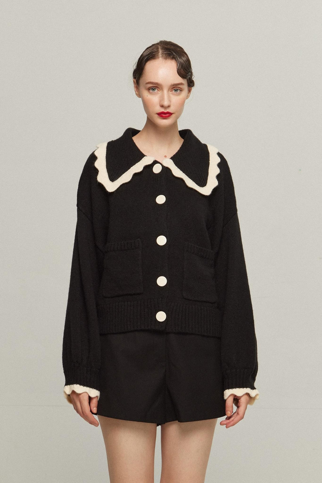 《I only want to eat salad》 Scallop design knit cardigan-Black